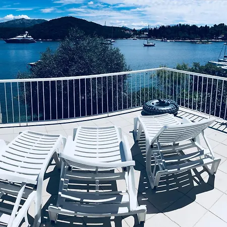 Large Terrace شقة *