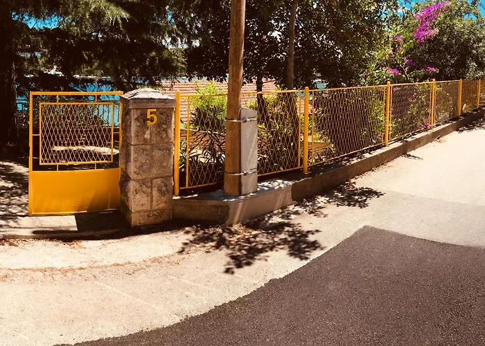 Large Terrace Daire *